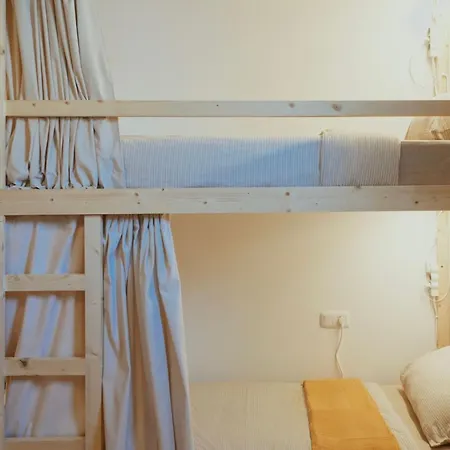 Blueadventure Surf House 旅馆